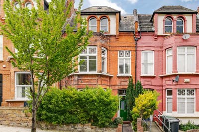 Small Double in Crouch End Main Photo