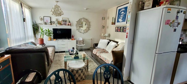 Large double room available-Female preferred Main Photo