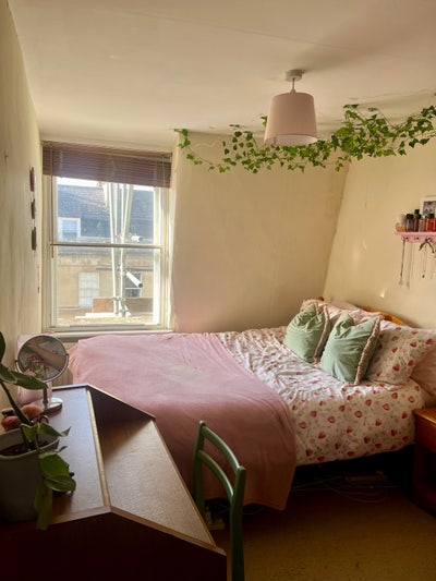 Central Bath Double bed Flat Share Main Photo