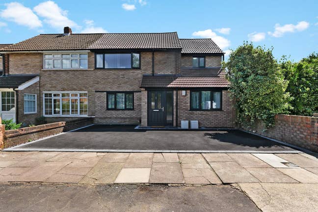 Stunning Ensuite Room in House Share Main Photo