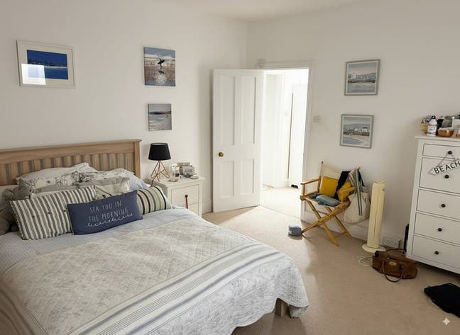 Green & Serene, Yet Close To The Scene 🌿 Main Photo