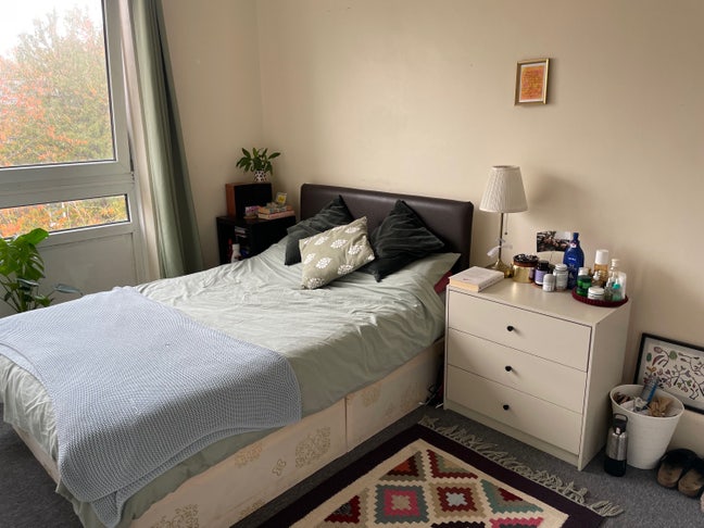 Double room in East London Main Photo