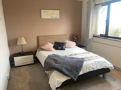 ~⭐️Lovely Double Room - All Bills Included⭐️~ Main Photo