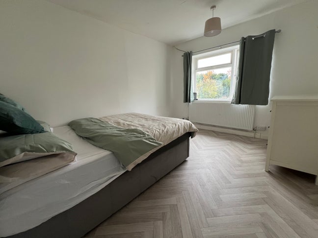 Double room to let £210 per week  Main Photo