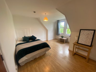 1/2 Price Deposit* 4 Double Rooms Available!! Main Photo