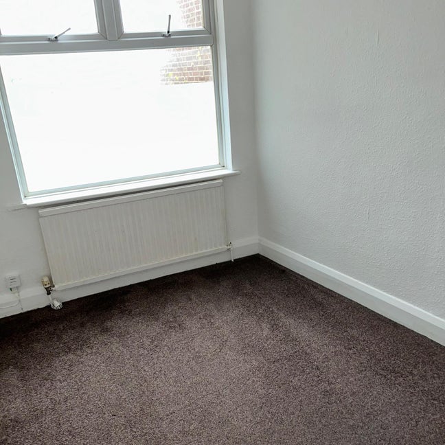 Bright sunny cosy room Main Photo