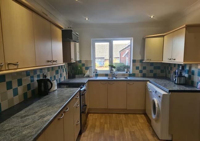 9 Howlett Drive, Norwich NR5 9BZ Main Photo