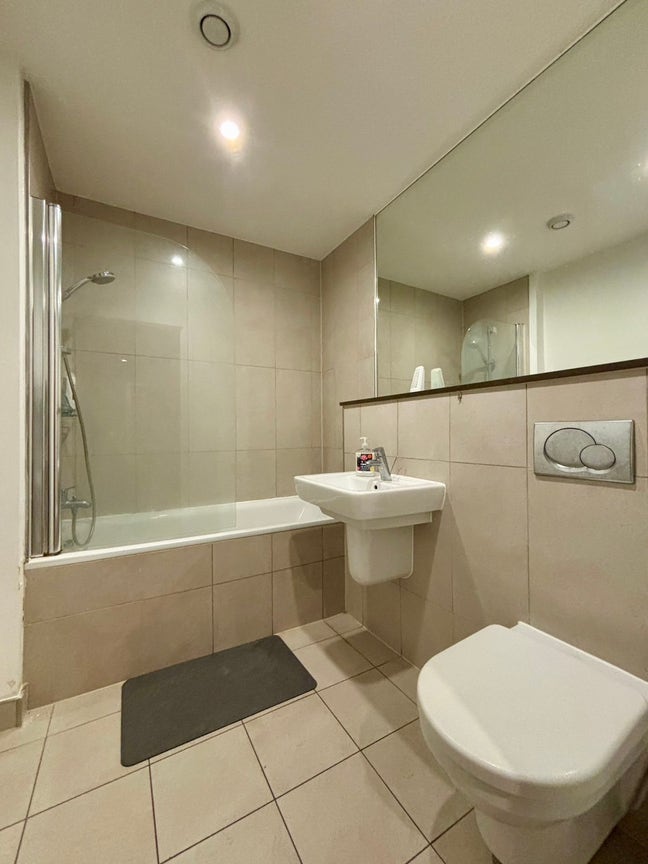 Room to rent SW8 - KING SPOT Main Photo