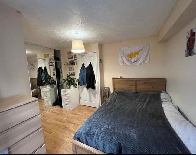 Double Room in friendly 4-bed house - Surrey Quays Main Photo