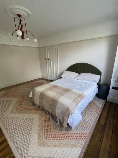 Large great room in shared family home  Main Photo