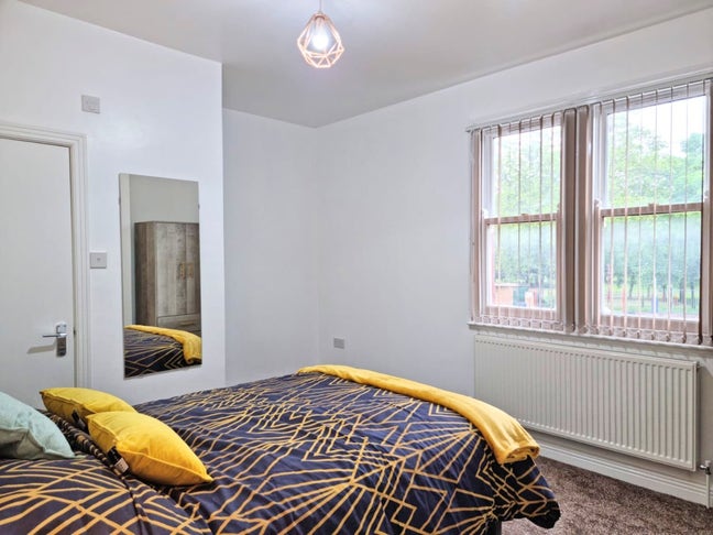 ** Lovely New Modern En Suite -All Bills Included! Main Photo