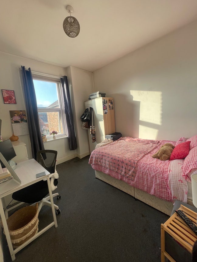 Room in Heaton flat share - Available 1st December Main Photo