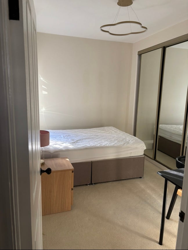 Lovely large Parsons Green room  Main Photo