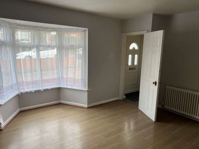 Double and Single Bedroom In Shared House Main Photo