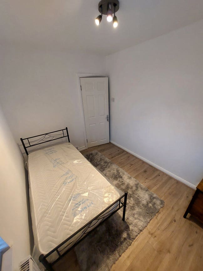 Single Room Main Photo