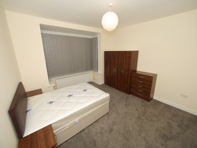 Double Room near Hounslow Central Tube Station Main Photo