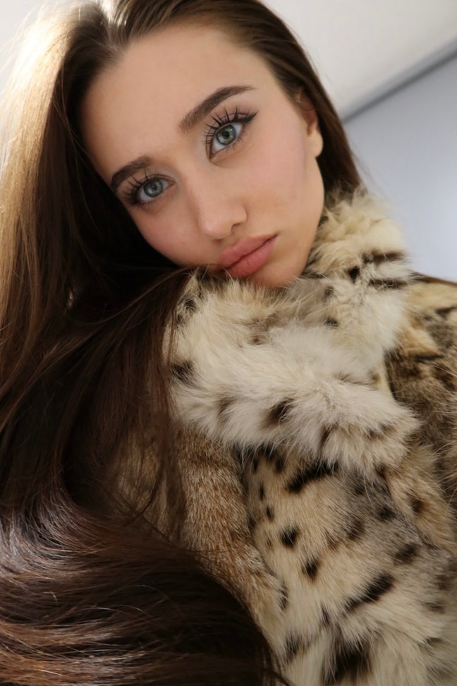 I am a female student aged 20. I am looking f... Main Photo