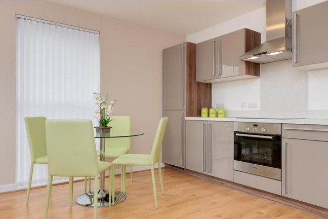 1 / 2 / 3 / 4 Bedroom Flat with own kitchen  Main Photo