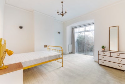 Balham - Large Furnished Double Room - Bills Incl Main Photo