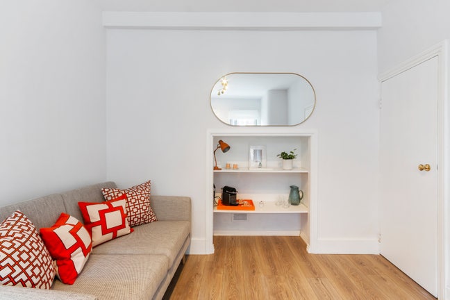 Balham - Large Furnished Double Room - Bills Incl Main Photo