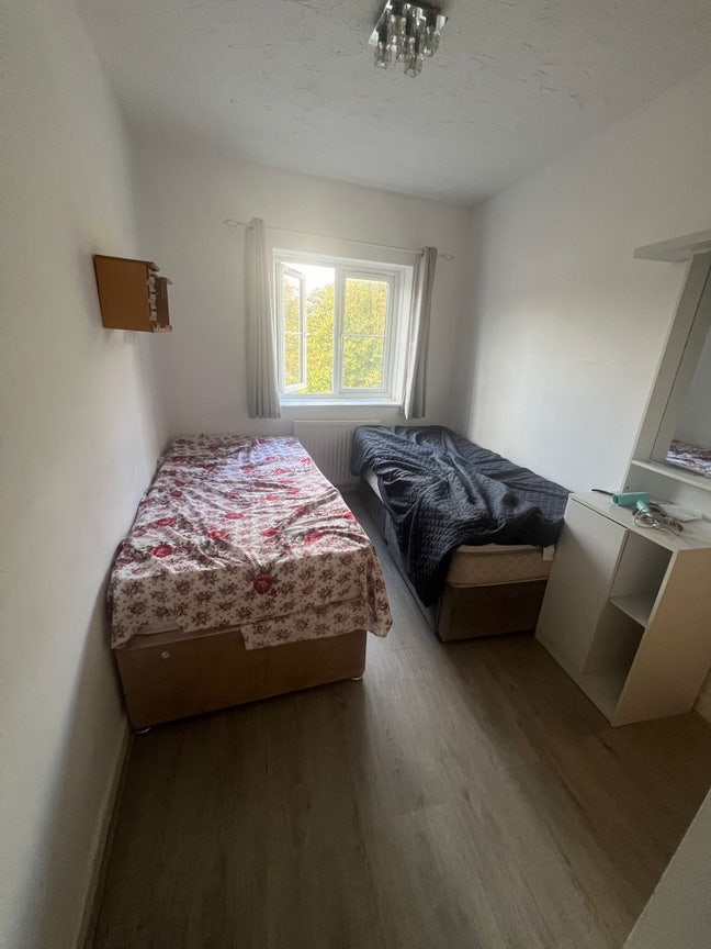 Double Bedroom Available  Main Photo