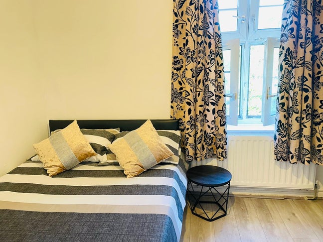 One double room available in shadwell Main Photo