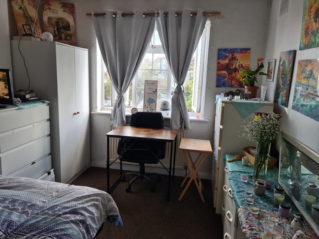 Female only flatmate for double room Main Photo