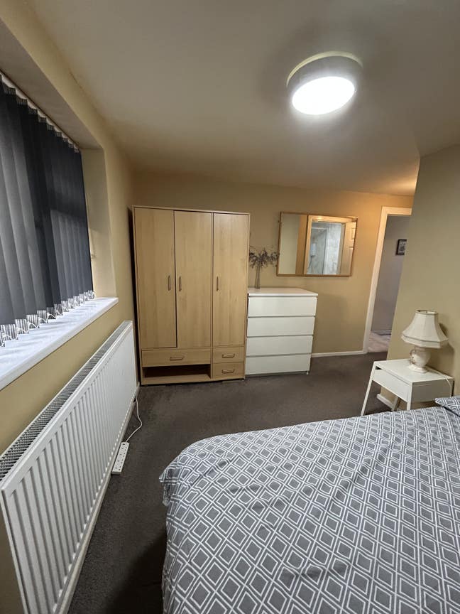 En-suite Double Room in House-share, Oldbury      Main Photo