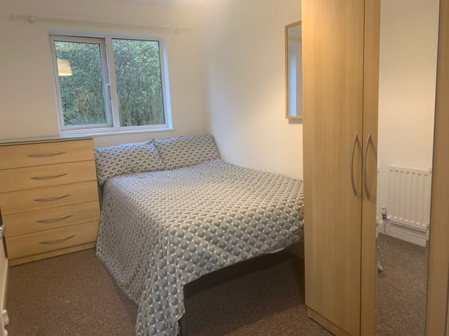 Large double with ensuite in a refurbished house Main Photo