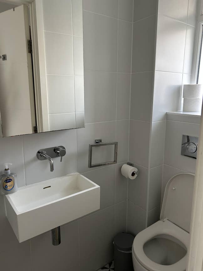 Lovely room in Old Street in a modern duplex flat. Main Photo