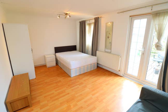 2 Rooms in 3 Bed/15mins Walk to Shoreditch High St Main Photo