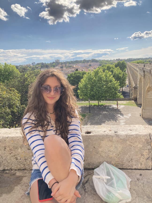 24 y/o professional looking for sociable house Main Photo