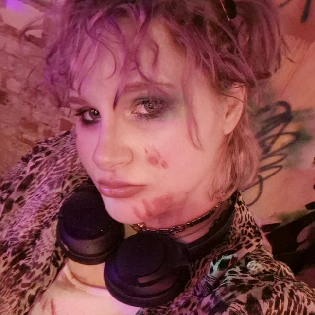 Student looking for flat/house  Main Photo