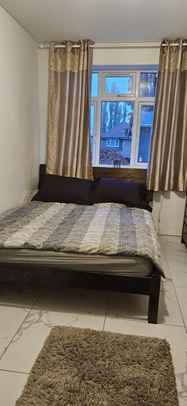 Double bed room, in a quiet, nice place, In Ealin Main Photo