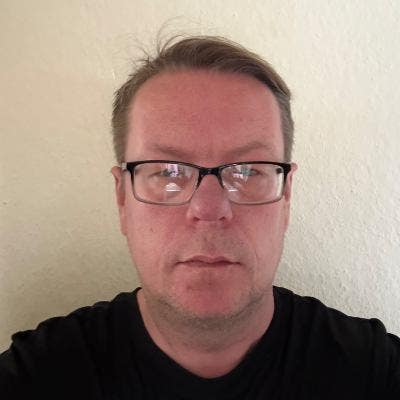 Professional Male seeks a single or double room Main Photo