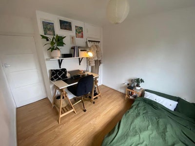 Room in a trendy+quiet area Main Photo