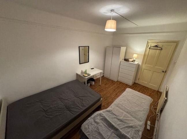 Double RM+inc bills@ Whitechapel  Main Photo