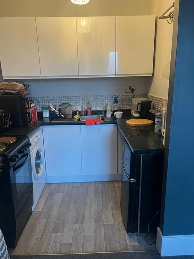 1 bed flat short let only.  Main Photo