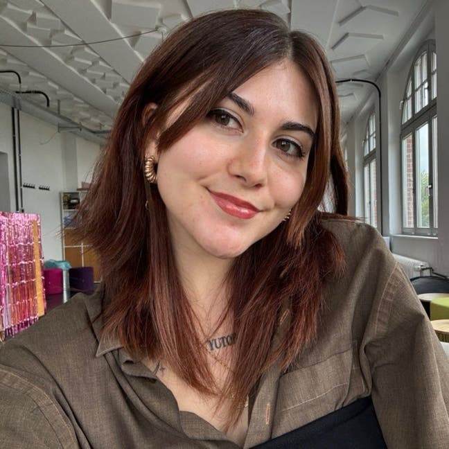 friendly, tidy professional looking for room <3 Main Photo