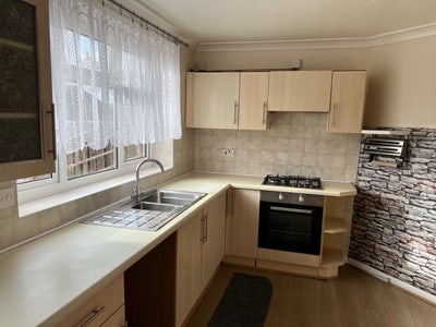 Double and Single Bedroom in Shared house Main Photo