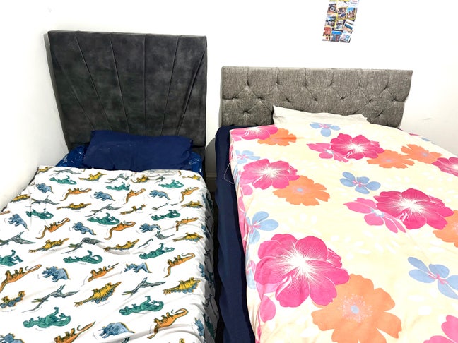 A double size room available for rent in a House Main Photo