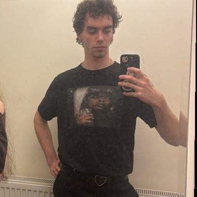 Uni student looking for house share Main Photo