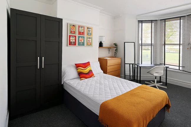 Double Rooms on Gloucester Road 💥 25% OFF! Main Photo