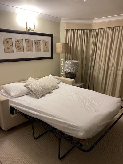 Double bedroom shared with family  Main Photo