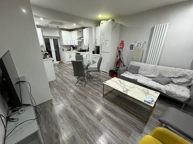 High End Double Bedroom in Sudbury Avenue Main Photo