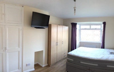 1 Large Double Room, Close to City Center Main Photo