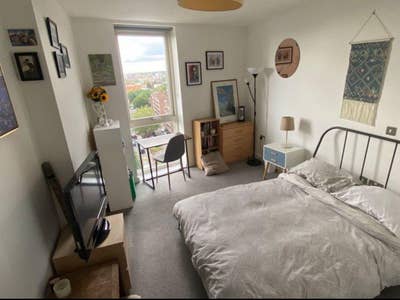 Double ensuite room with skyline views Main Photo