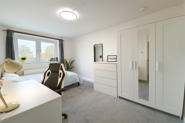 Large Double in great location in Whitechapel Main Photo