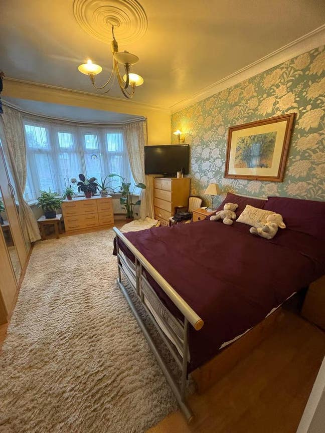 Lovely Master room to rent in N13 Main Photo