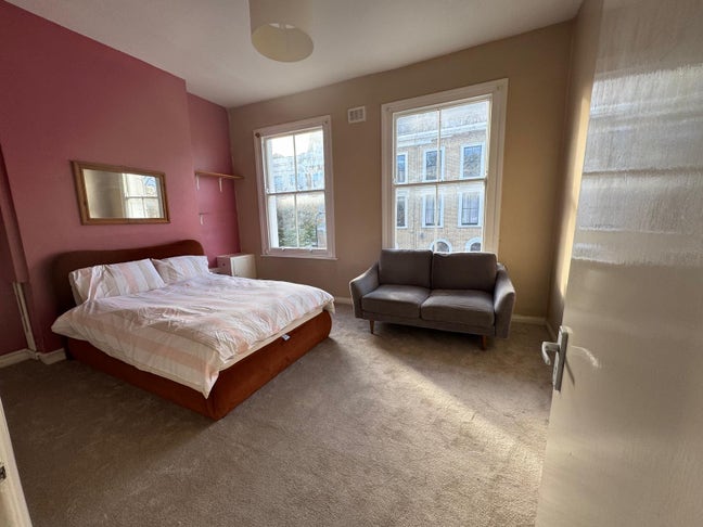 Very large double room, N16 Main Photo